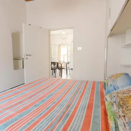 House With Garden, Two Σπίτι διακοπών