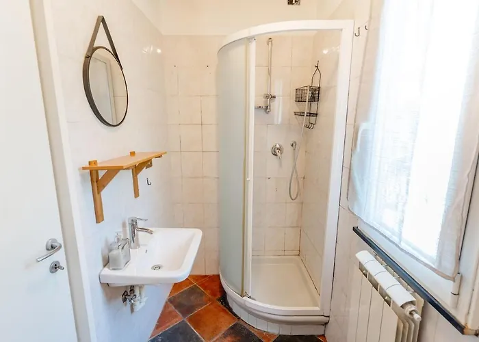 House With Garden, Two بيت للعطل *