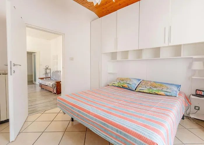 House With Garden, Two ريكّو